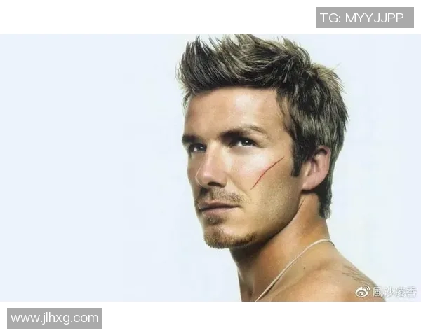 吴彦祖与足球明星的精彩瞬间照片分享，见证运动与魅力的完美结合